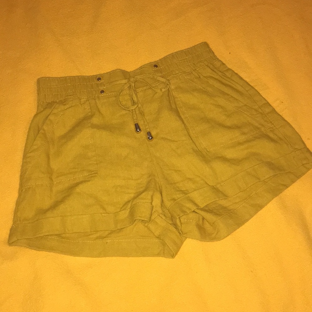 5️⃣ Dollar Sale🔥Mustard Mid waisted Shorts